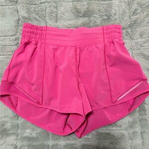 lululemon hotty hot high rise 2.5 inch shorts